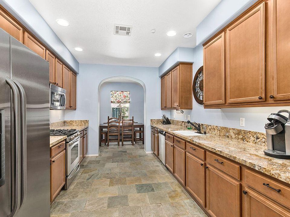 2nd image of 207 Paseo Gregario