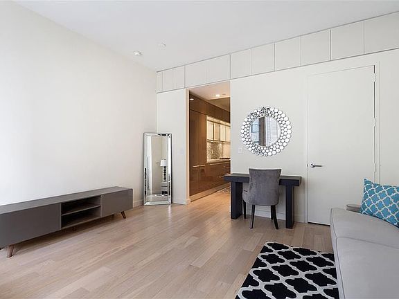 3rd image of 75 Wall St APT 25L