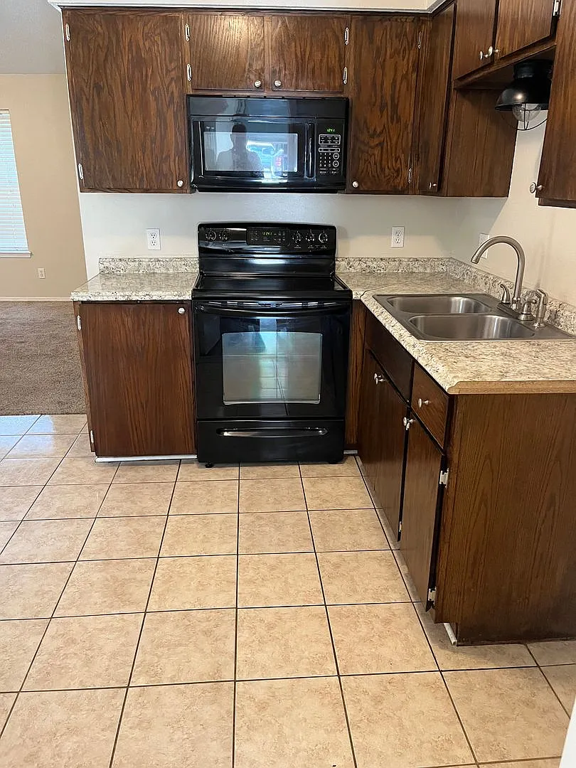 Three Bedroom/1,5 Bath Home — Photo 3