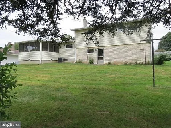 3539 Logan St — Photo 2