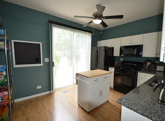 5th image of 584 E Thornhill Ln