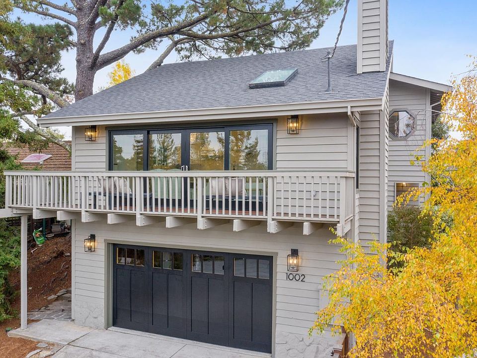 1st image of 1002 Lakeview Way