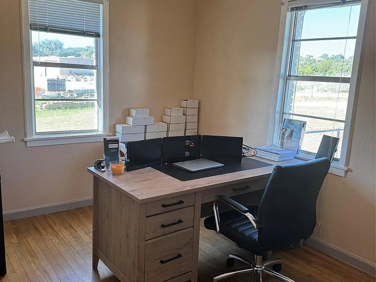 5300 W Highway 290 — Photo 11