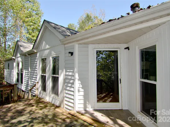 285 Crown Ridge Dr, Marion, NC 28752