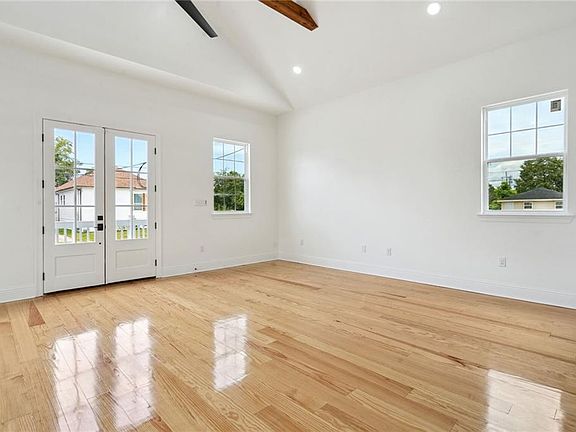 4th image of 1472 Harrison Ave