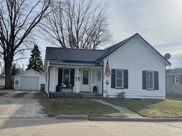 208 W Elm St, Manchester, IA 52057