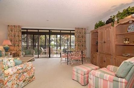 3rd image of 16910 Bay St APT 205