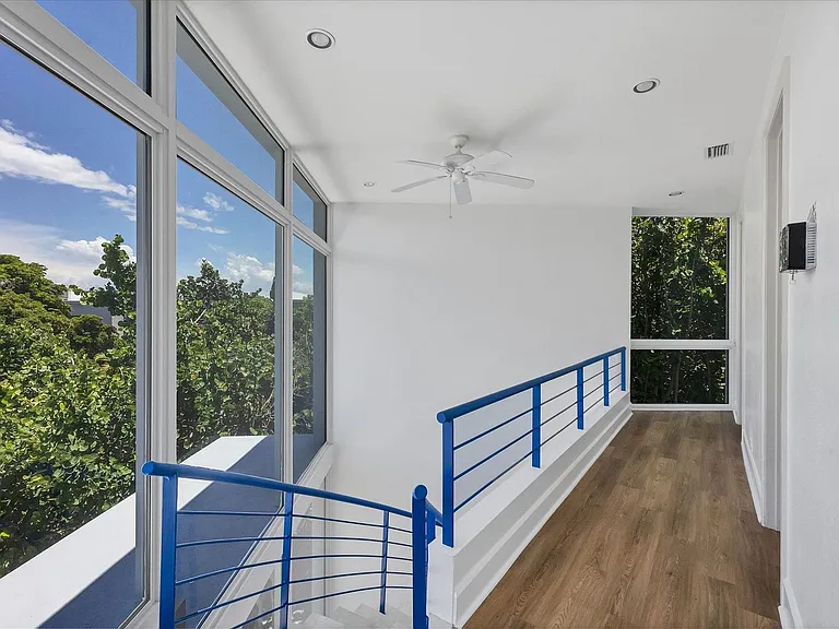 5801 Gulf Of Mexico Dr — Photo 37
