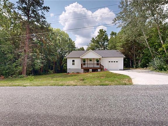 4th image of 1213 Hillcrest Dr