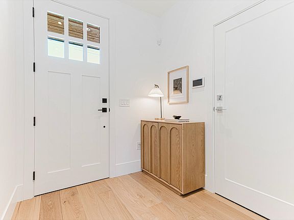 4th image of 1510 Farrell Cres