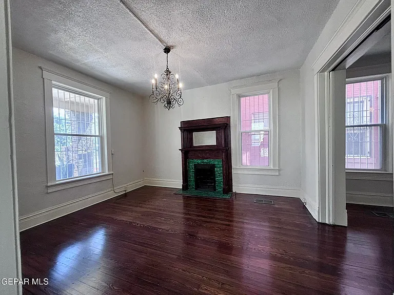 215 W Rio Grande Ave — Photo 5