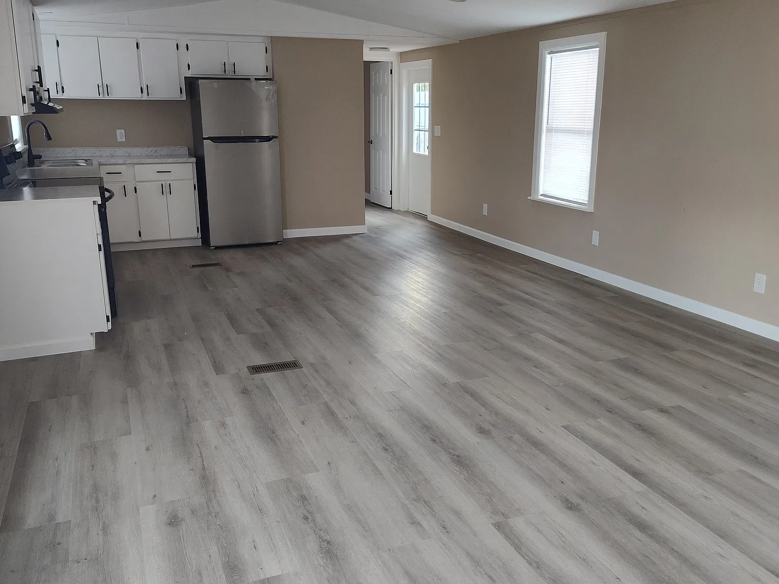 3 bed, 1152 sqft, $1,200 — Photo 2