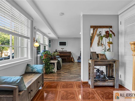 4th image of 8 Smalley Rd