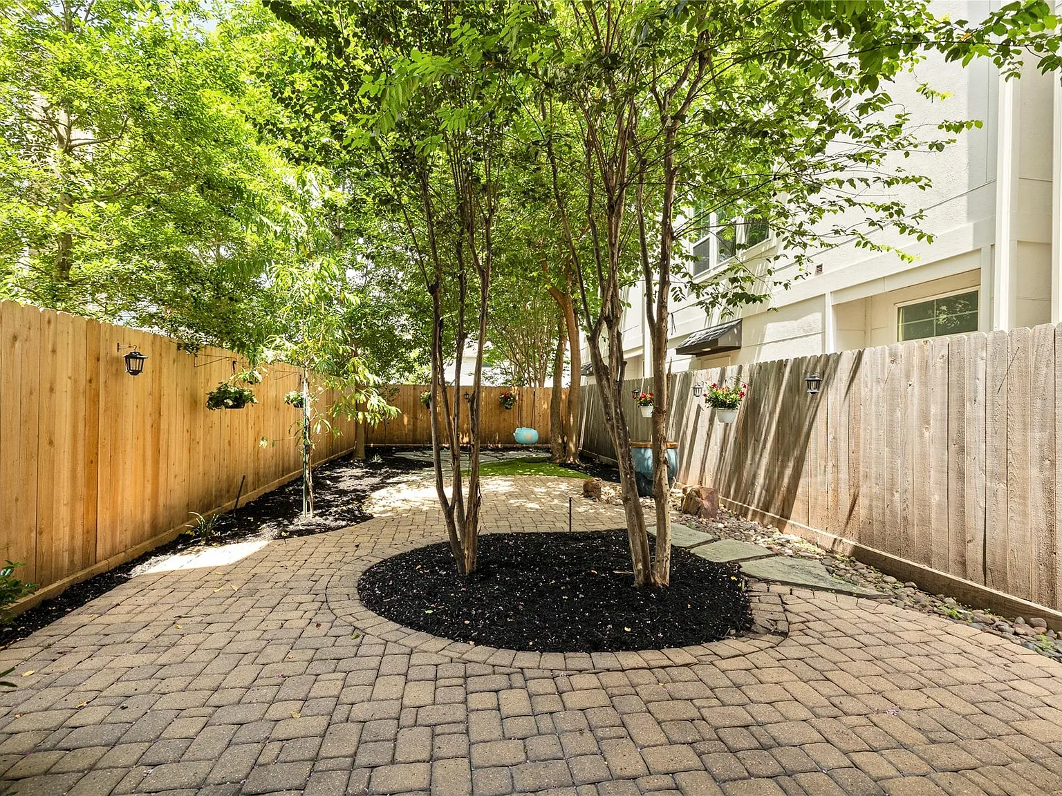 3 bed, 3.5 bath, 2500 sqft, $3,700 — Photo 4