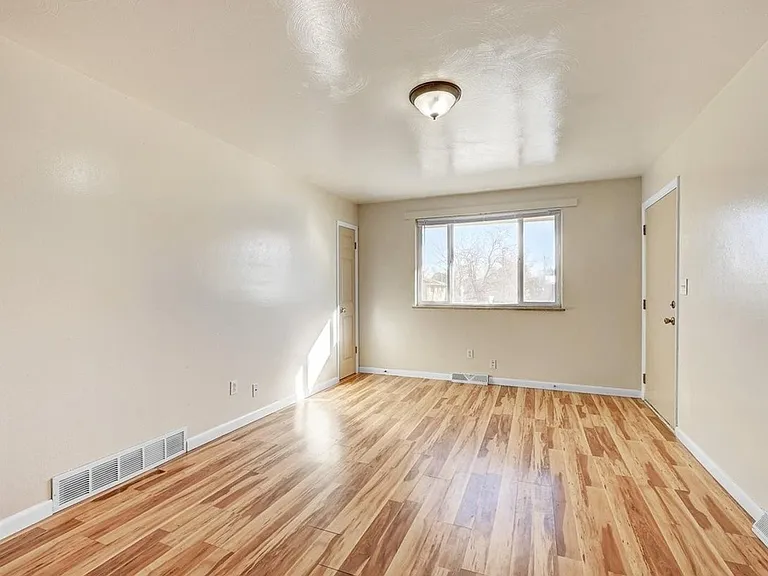 87 Newland Ct — Photo 12