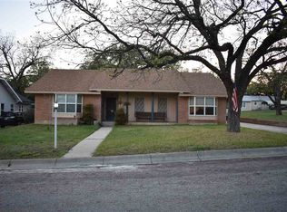 206 S Spring St, Lampasas, TX 76550