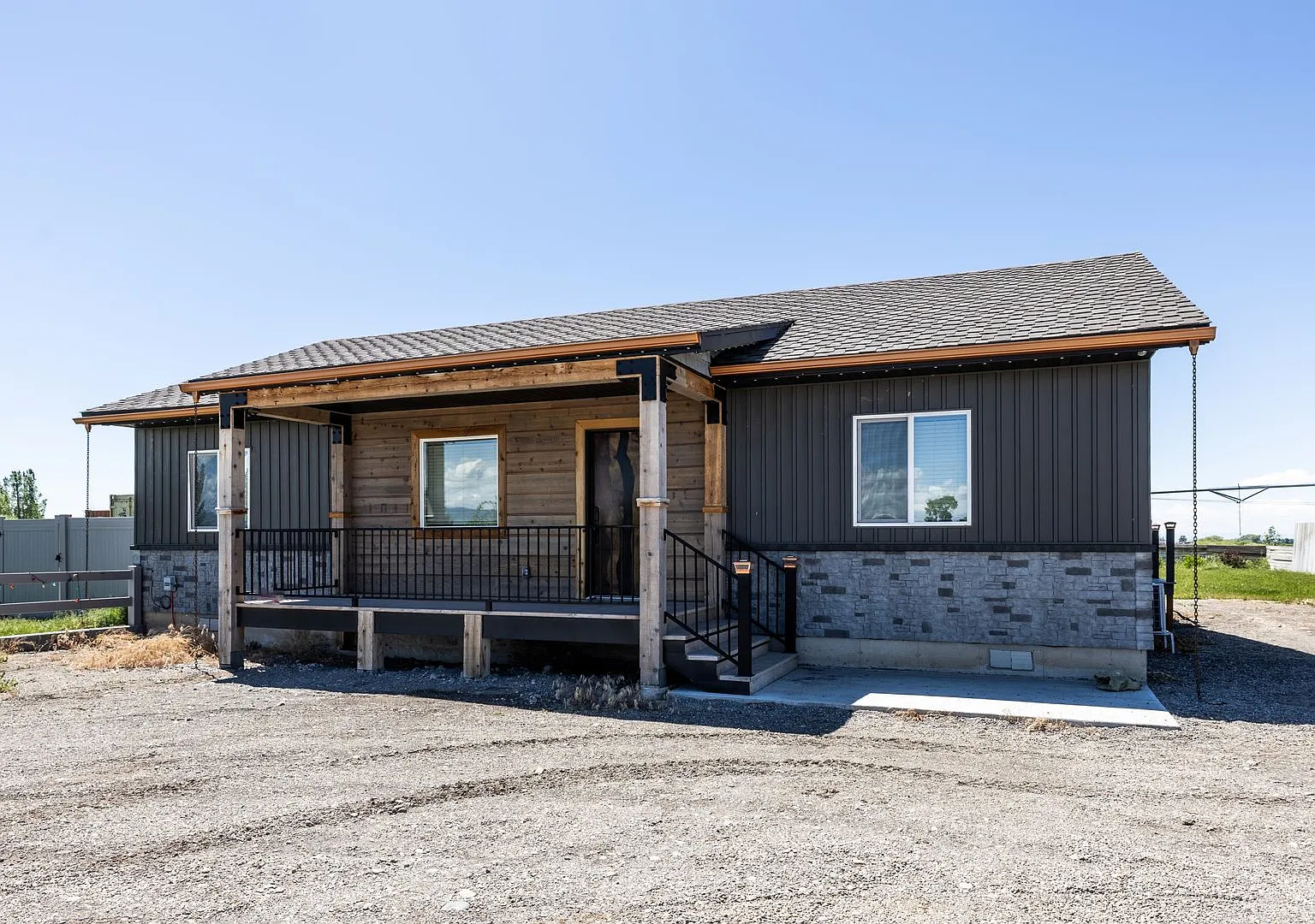 Custom 3 Bed 2 Bath Home In Teton - Utilities Included (Besides Internet) — Photo 1