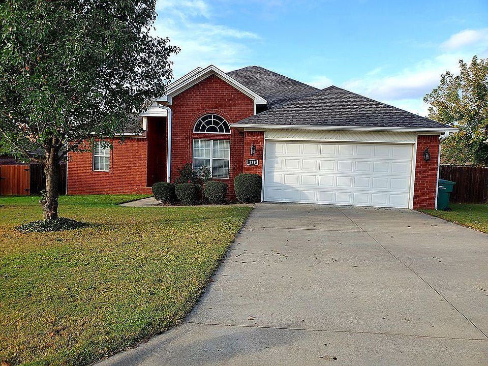 1st image of 139 Hawthorne Ln