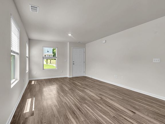5th image of 905 Helm Ct