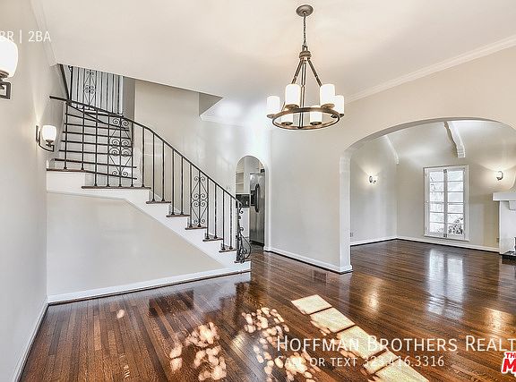 3rd image of 302 N Mansfield Ave #1