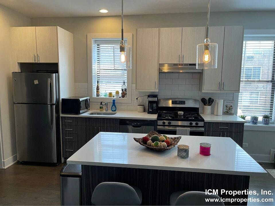 1st image of 2618 N Rockwell St #1M