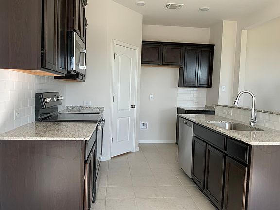 2nd image of 1515 Sideoats Ln