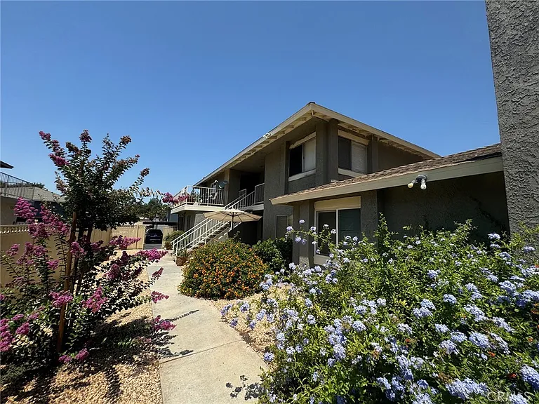 1209 Oxford Dr #C — Photo 3
