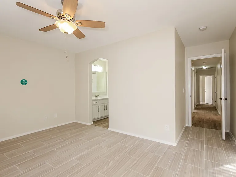 10559 W Amelia Ave — Photo 8
