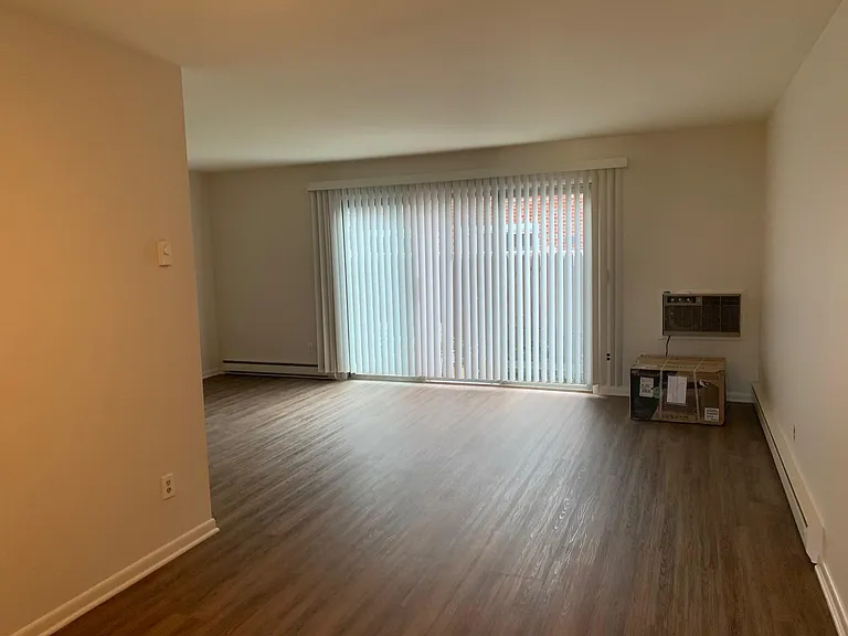 79 Webb Ave — Photo 5