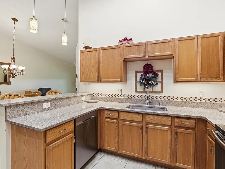 9363 Bridgeport Dr — Photo 12