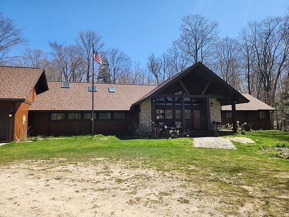 3rd image of 370 Nelson Ct