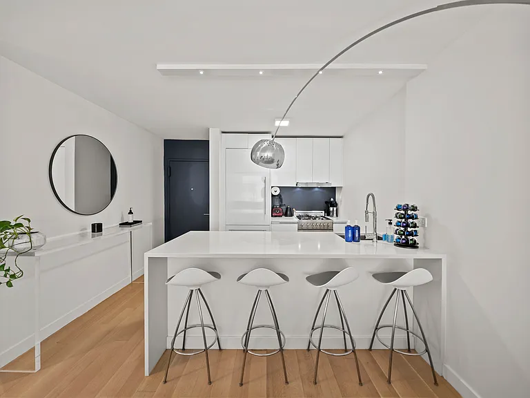 301 W 53rd St #4H — Photo 3