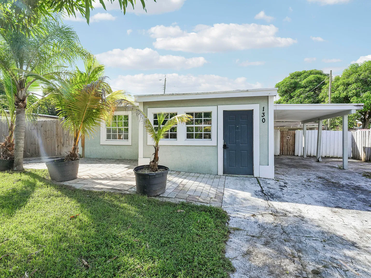 3 bed, 1.0 bath, 1001 sqft, $2,700 — Photo 1