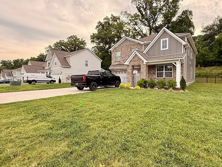 1071 Ross Farms Blvd — Photo 2