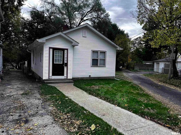 2108 N Underhill St, Peoria, IL 61604