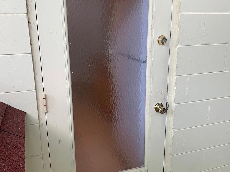 Side entrance live