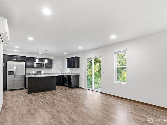 5th image of 2111 Chesney Road E