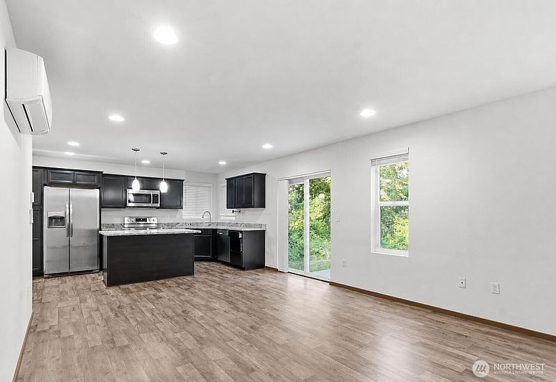 5th image of 2111 Chesney Road E