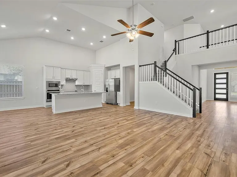 113 Shadow Oak Cv — Photo 4
