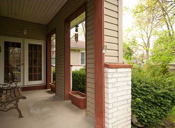 2nd image of 1601 Lawrence Ave