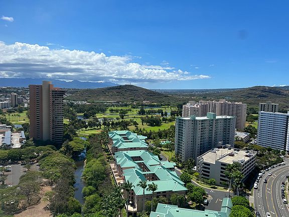 Breezy unit with amazing mountain and golf course views!