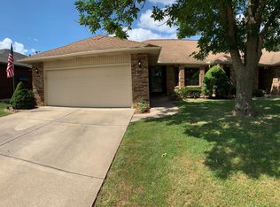 1449 E Powell St, Springfield, MO 65804