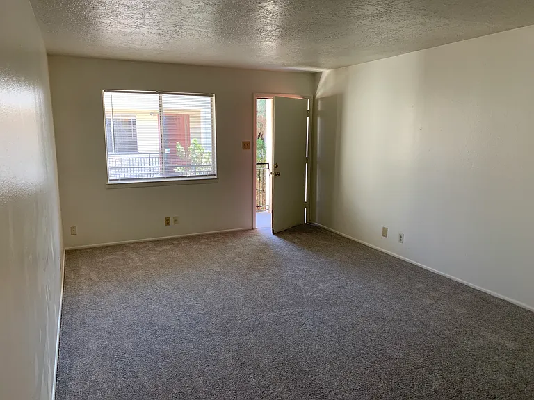 Las Casitas Apartments — Photo 9