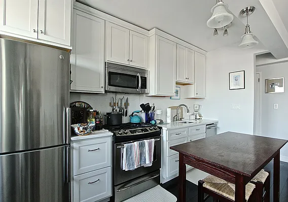 Rented by Compass | media 7