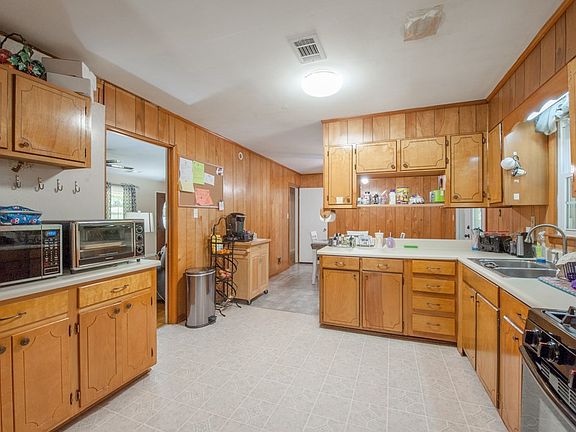 5th image of 605 Laurel Dr