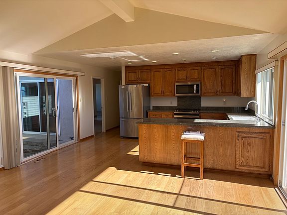 3rd image of 3619 Oakes Dr