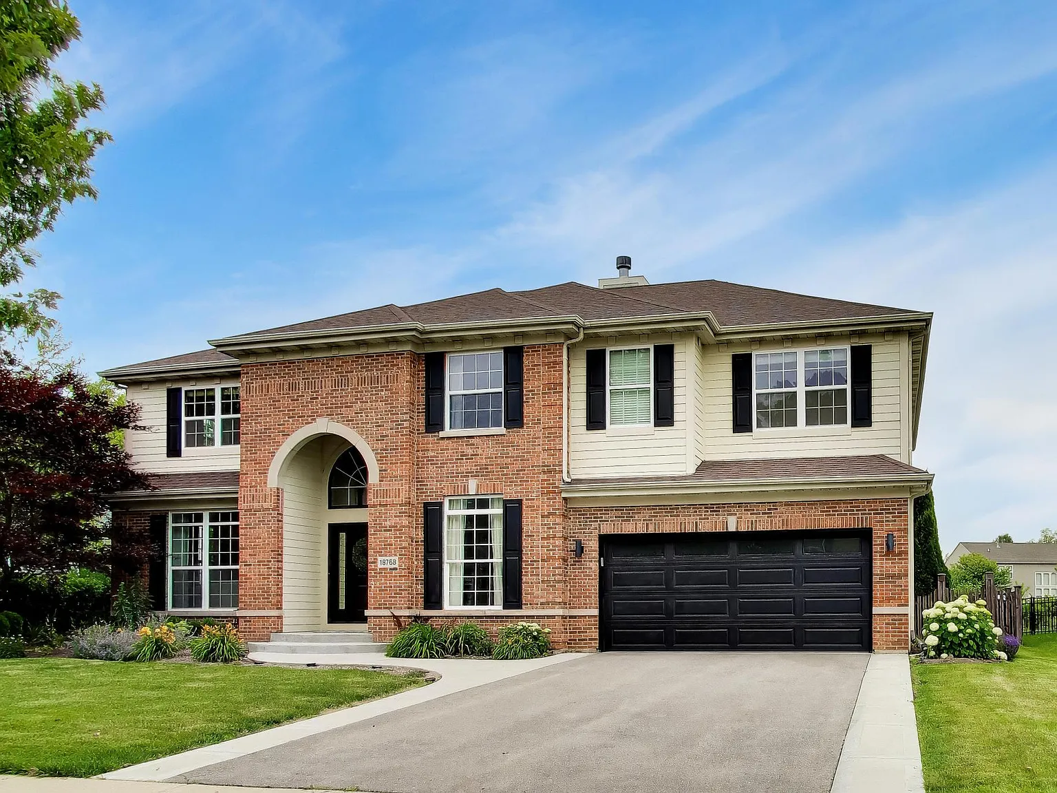 4 bed, 3.5 bath, 3735 sqft, $6,300 — Photo 2