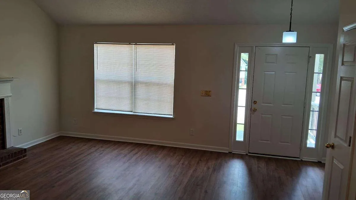 4 bed, 3.0 bath, 1600 sqft, $1,995 — Photo 4