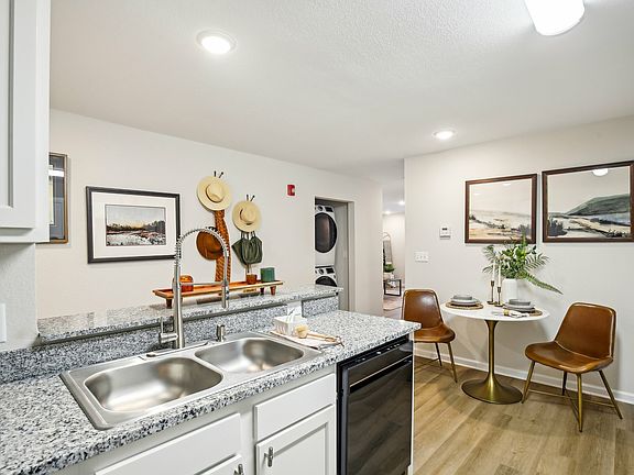 Experience open-concept living with designer-inspired finishes at The Preserve Murfreesboro apartments.