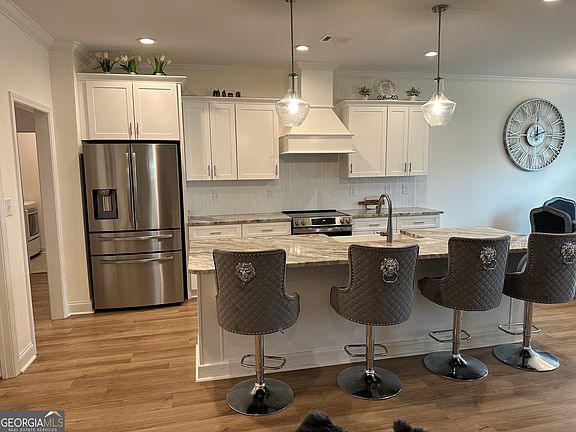 3rd image of 120 Field View Ln